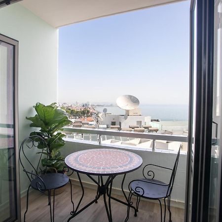 Palmove Luxurious Beachfront Apt Ларнака Екстериор снимка