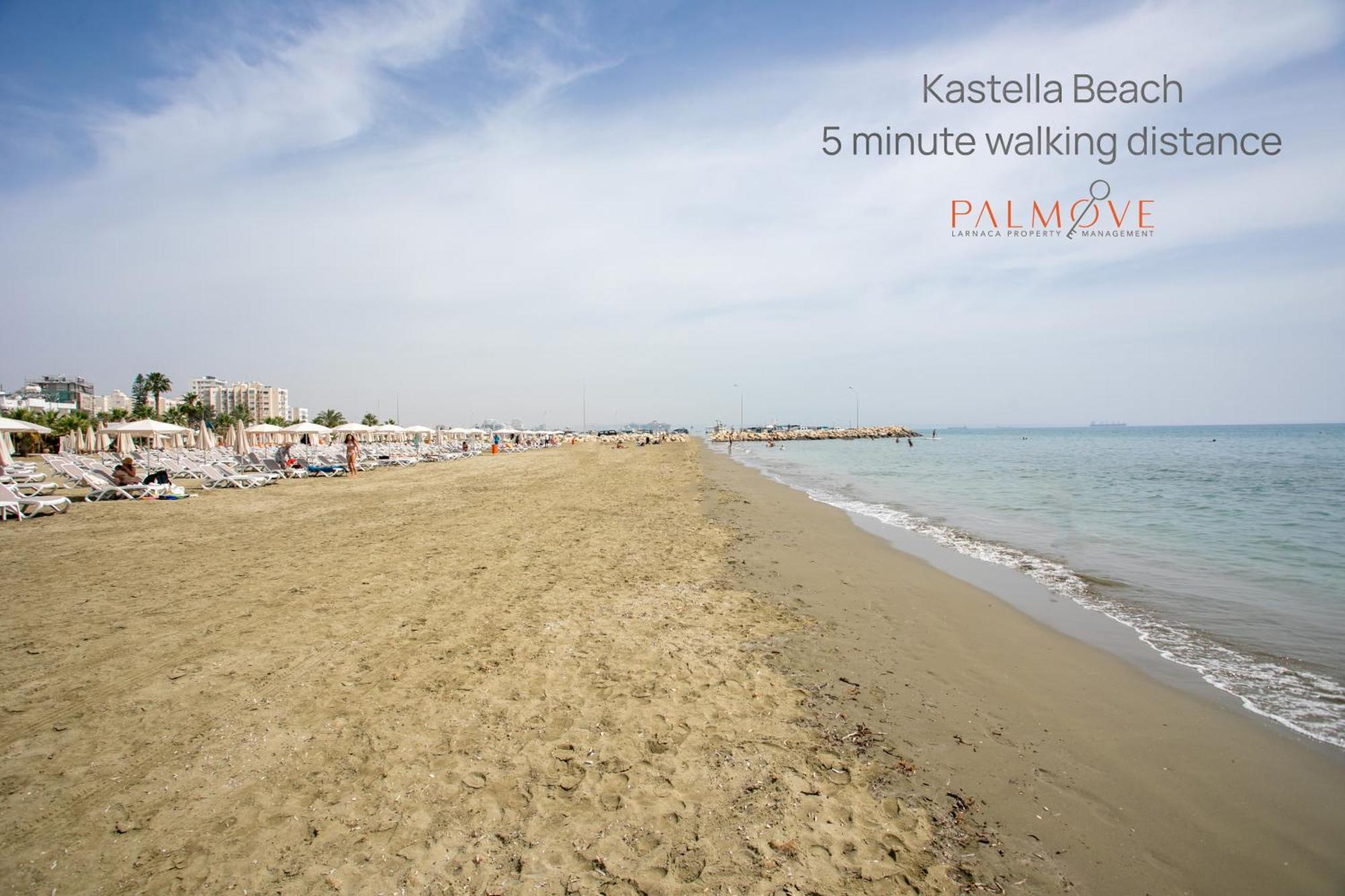 Palmove Luxurious Beachfront Apt Ларнака Екстериор снимка