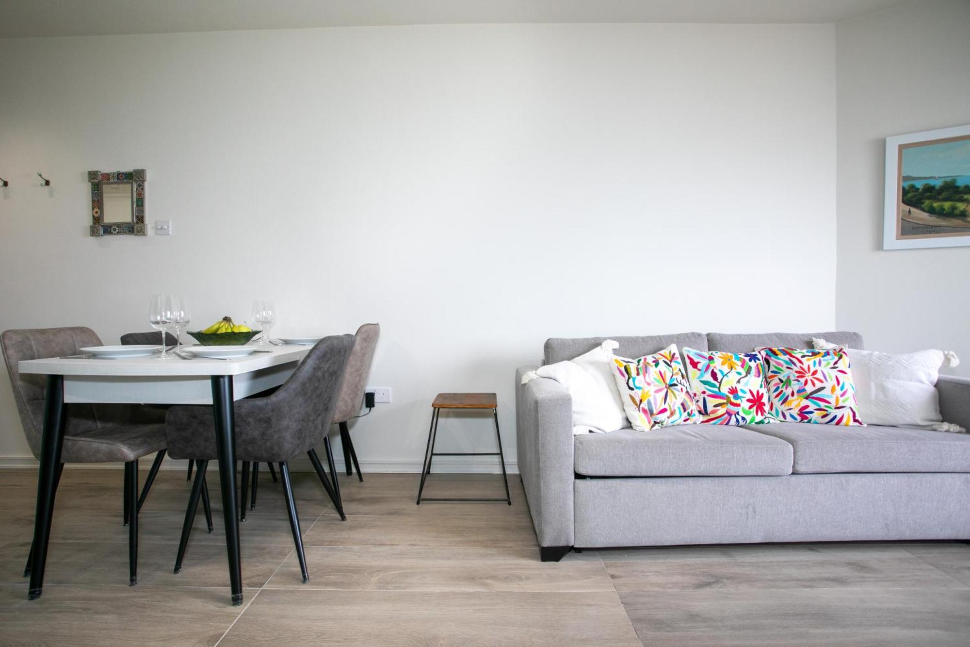 Palmove Luxurious Beachfront Apt Ларнака Екстериор снимка